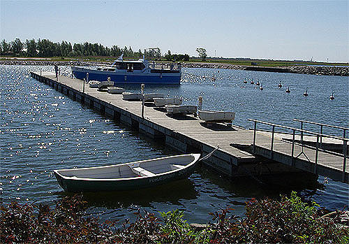 Estija. Marina ant betoninių pontonų. Saremos sala. Lieptai.